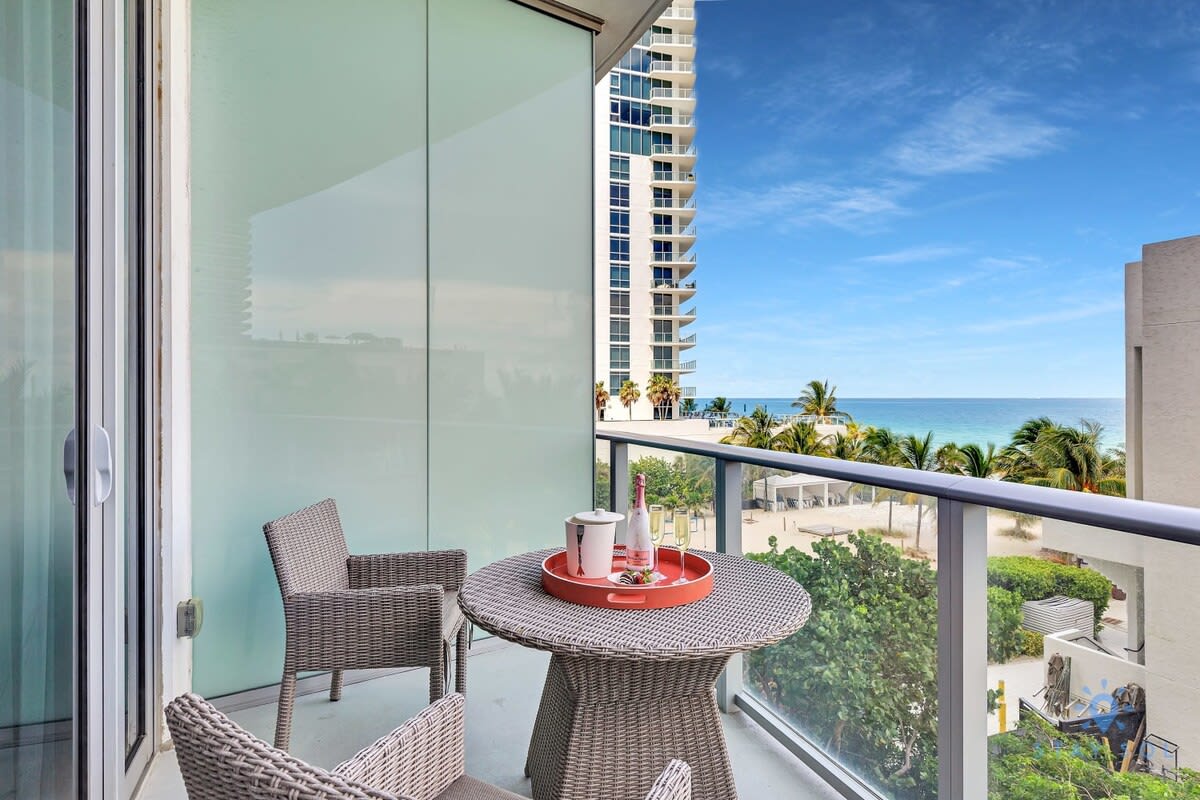 Beachfront Condo|Amazing  Pool |Oceanview Balcony - Picture 1