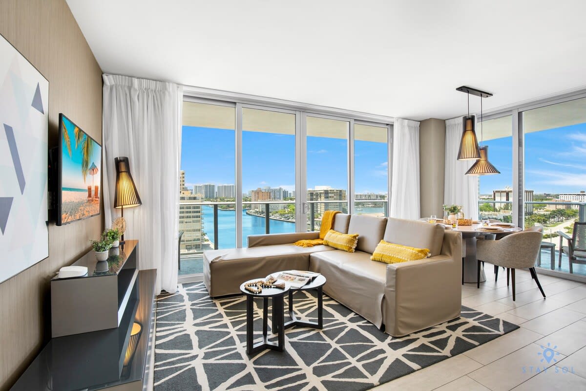 Very Chic| Front Intercostal View|Amazing Pools