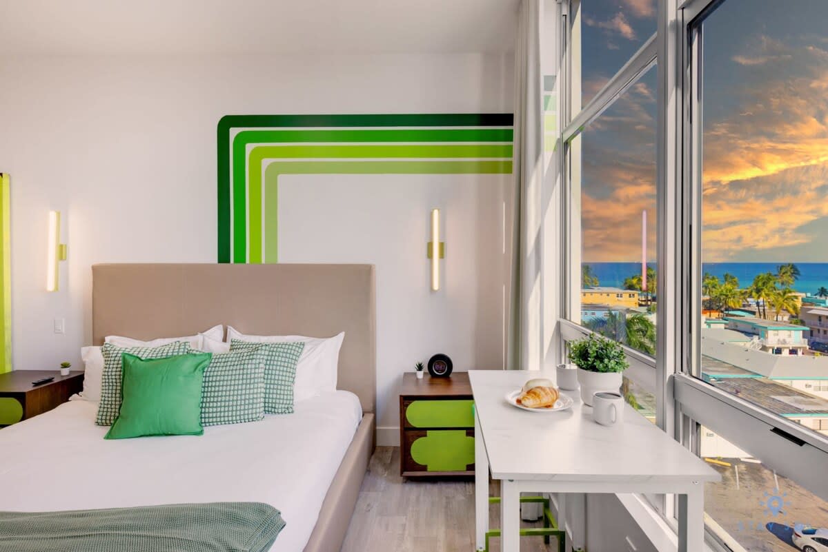Beachside Escape w/ Rooftop Pool & Hot Tub