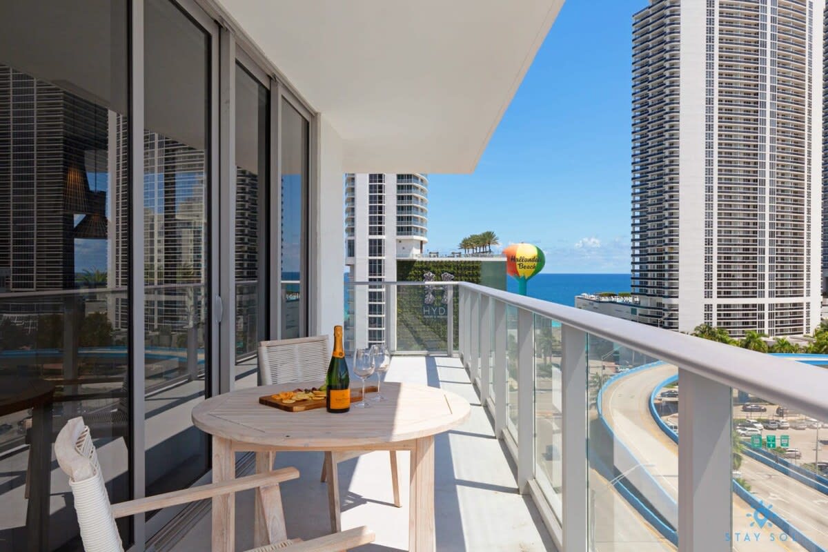 Amazing 2BR Apt w/Wrap Around Balcony