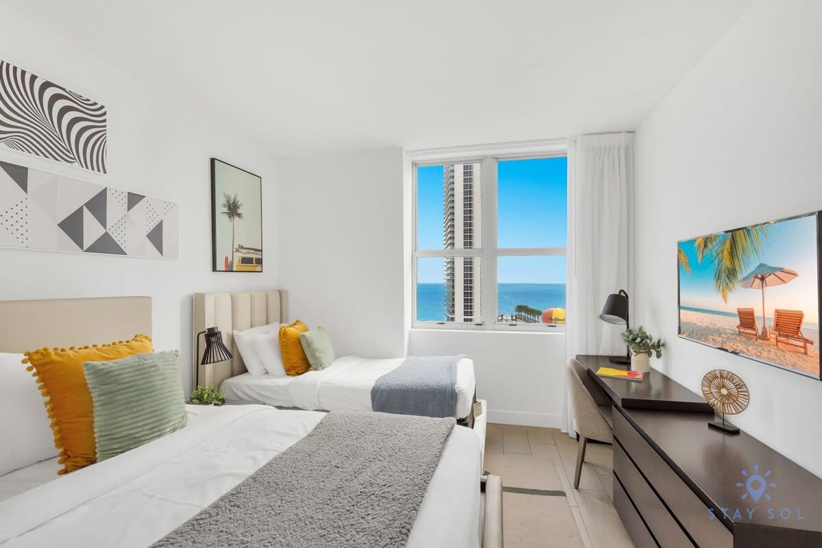Amazing 2BR Apt w/Wrap Around Balcony