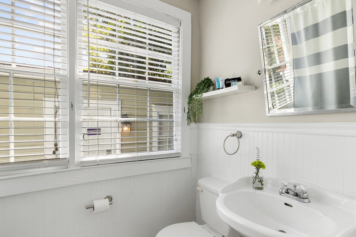 Bathroom #6: Shower/Tub combo