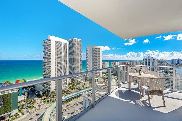 Wrap Around Balcony: 2Br|Amazing Views+ Pools