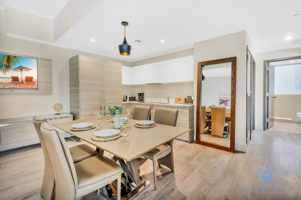 Bay View Balcony+ Rooftop Pool+ Near Beach