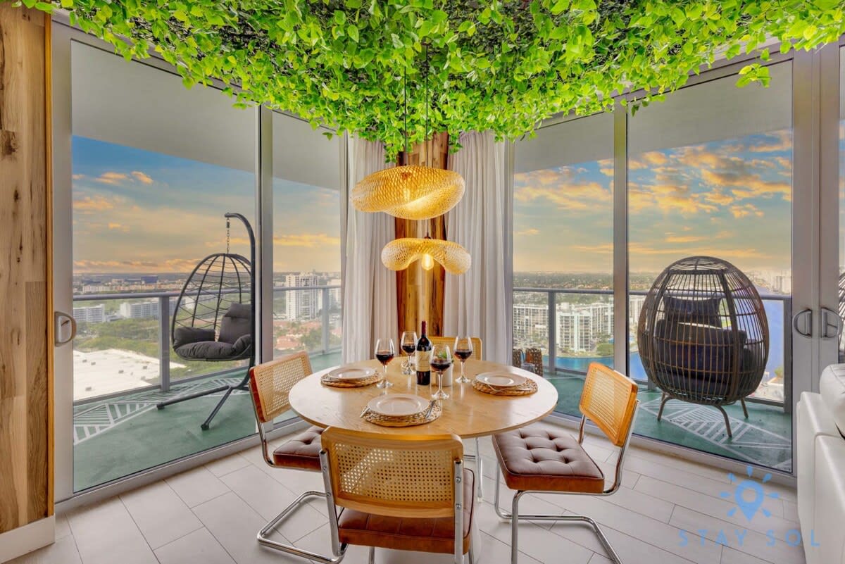 Skyline Views 2BR w/ Pool Hollywood — Hollywood, FL — vacation rental