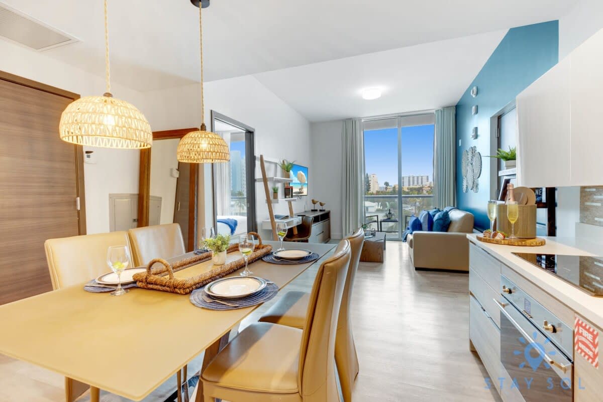 Lovely Apartment| Rooftop Pool| Balcony+ Gym