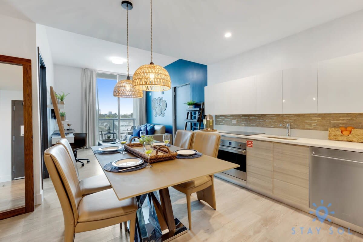 Lovely Apartment| Rooftop Pool| Balcony+ Gym