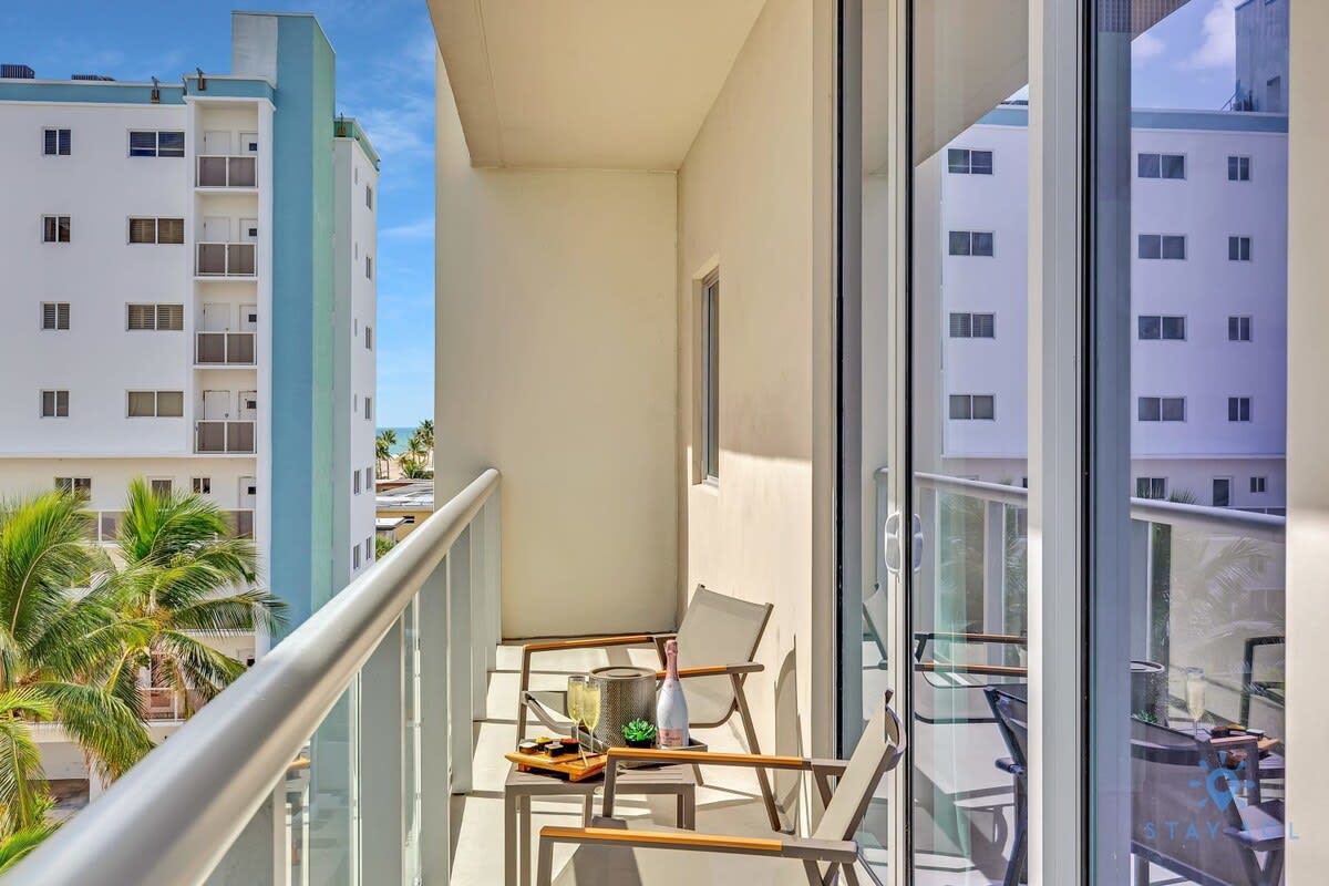 Modern Resort| Balcony |Hollywood Beach