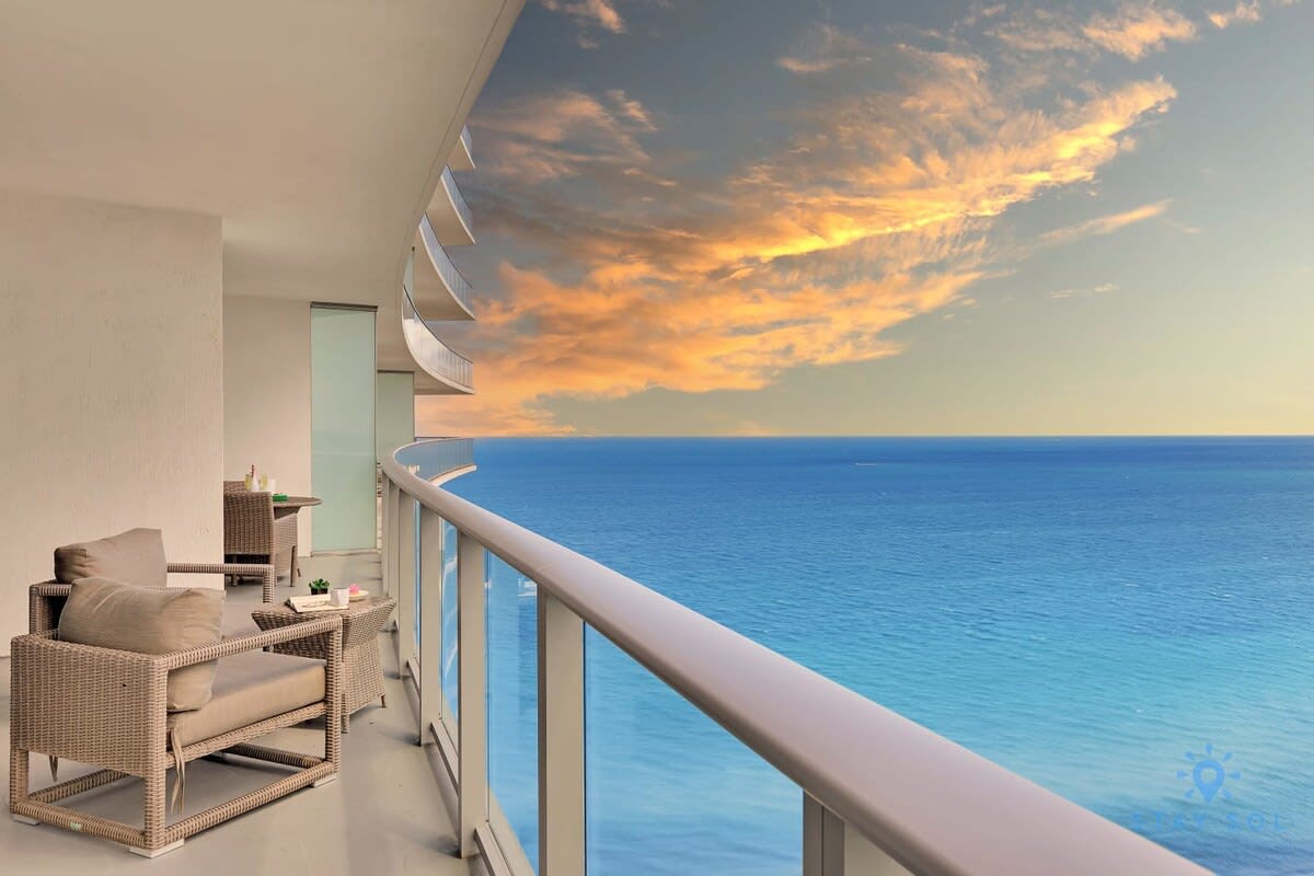 Insane Ocean View Balcony - Beachfront Condo+ Pool - Foto 1