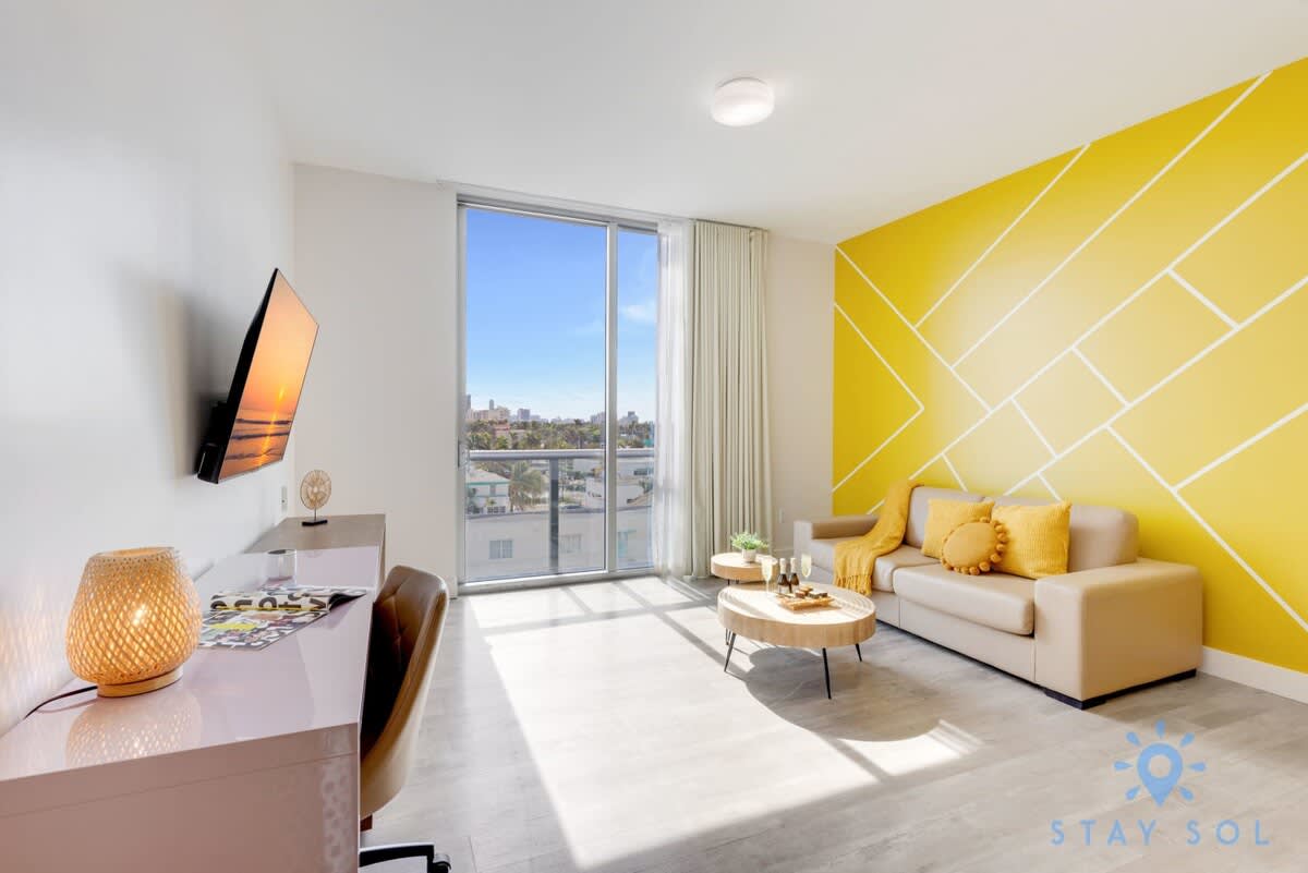 Lovely Apartment|Hollywood Beach+ Rooftop Pool — Hollywood, FL — vacation rental