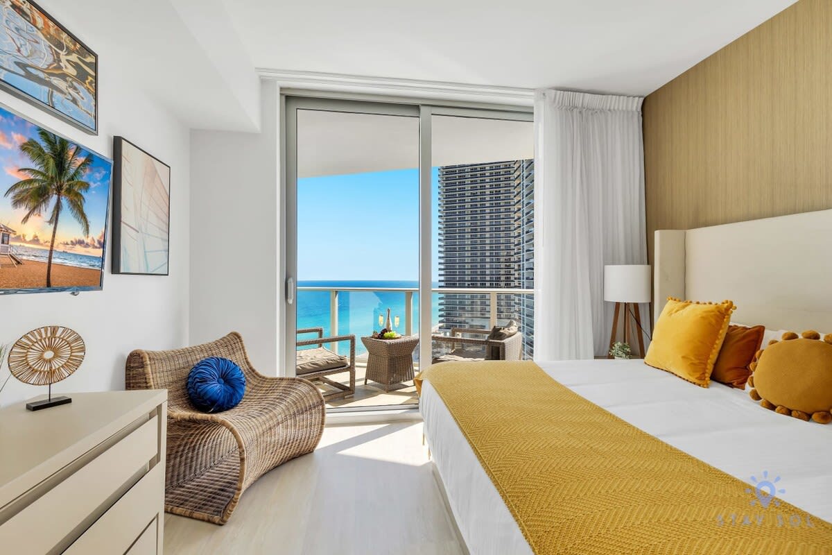 Hollywood Beach Retreat | Oceanview Resort