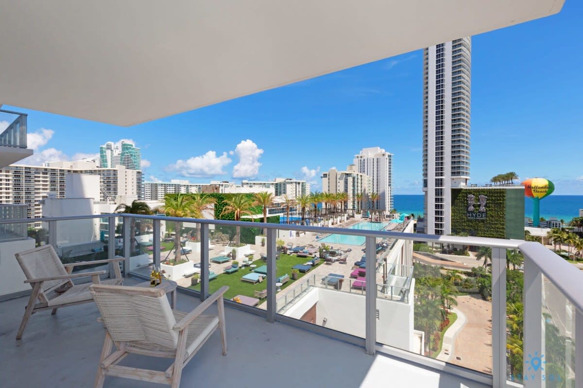alcony Wrap • Top Amenities & Pool