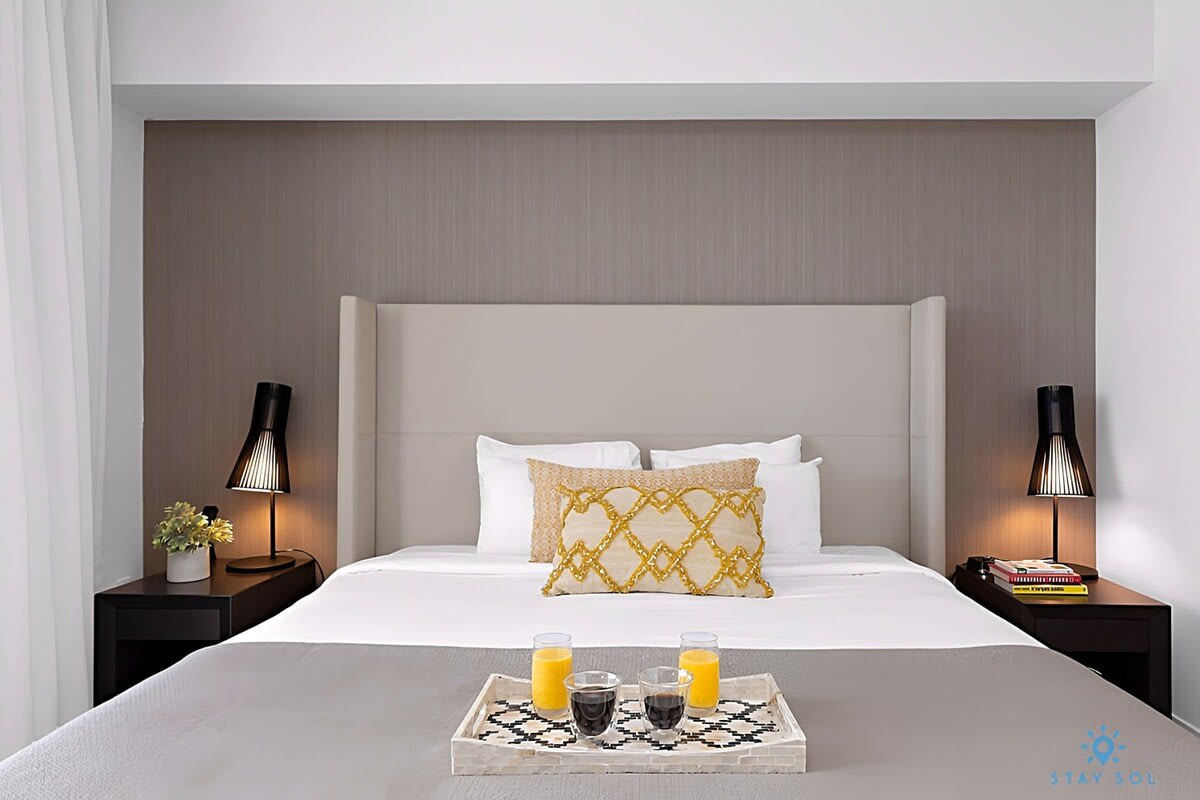 alcony Wrap • Top Amenities & Pool