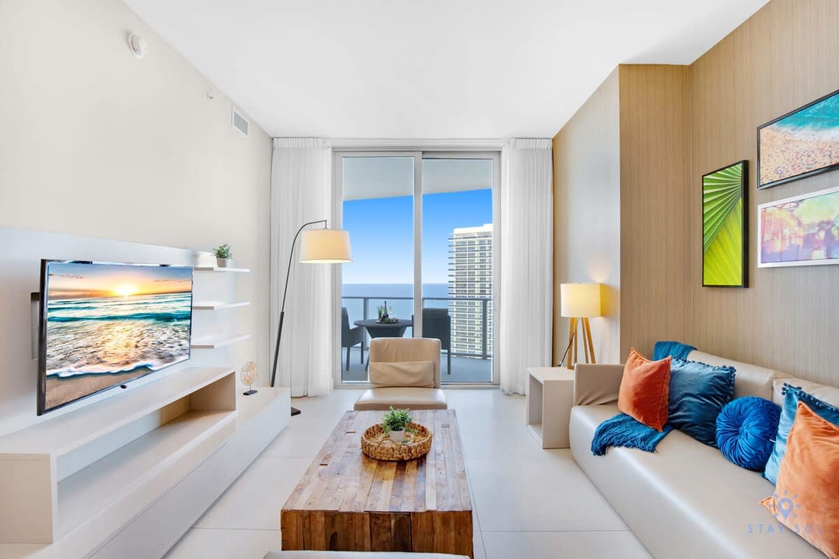 1BR Ocean View Balcony - Amazing Pool