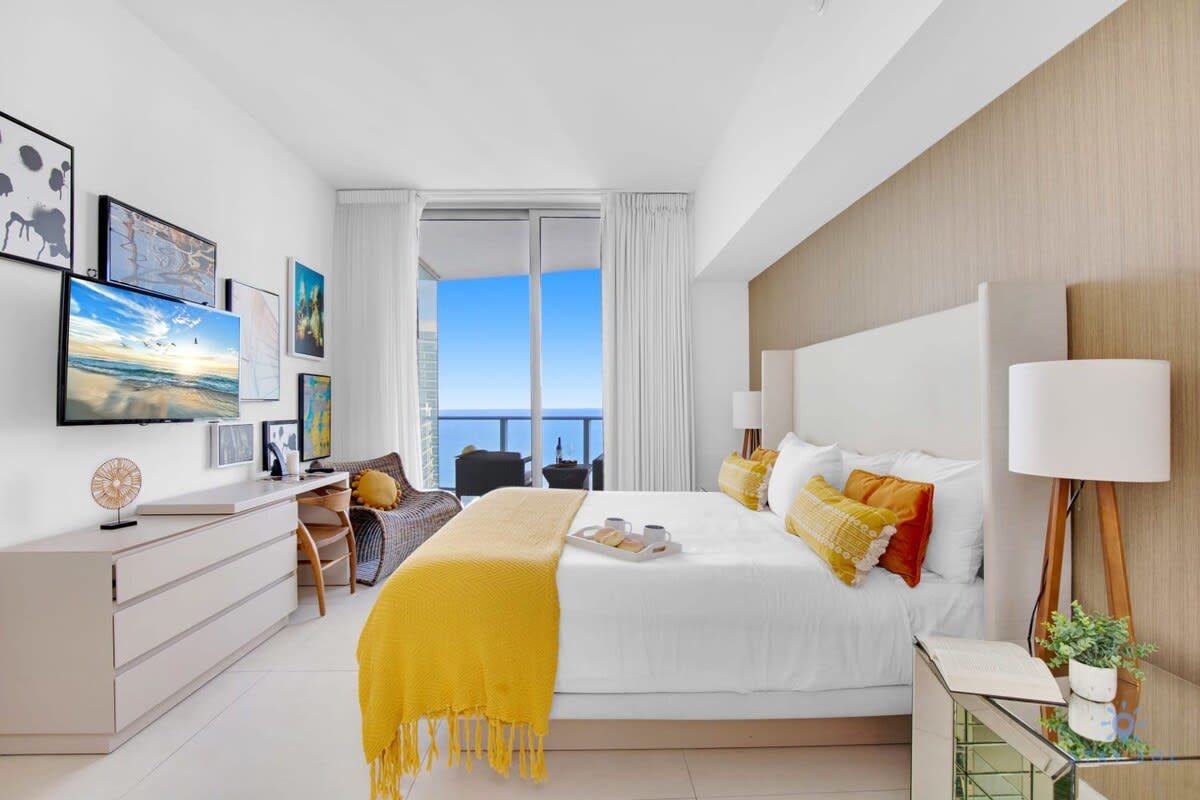1BR Ocean View Balcony - Amazing Pool