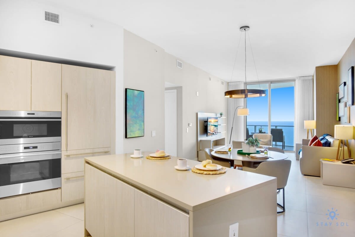 1BR Ocean View Balcony - Amazing Pool