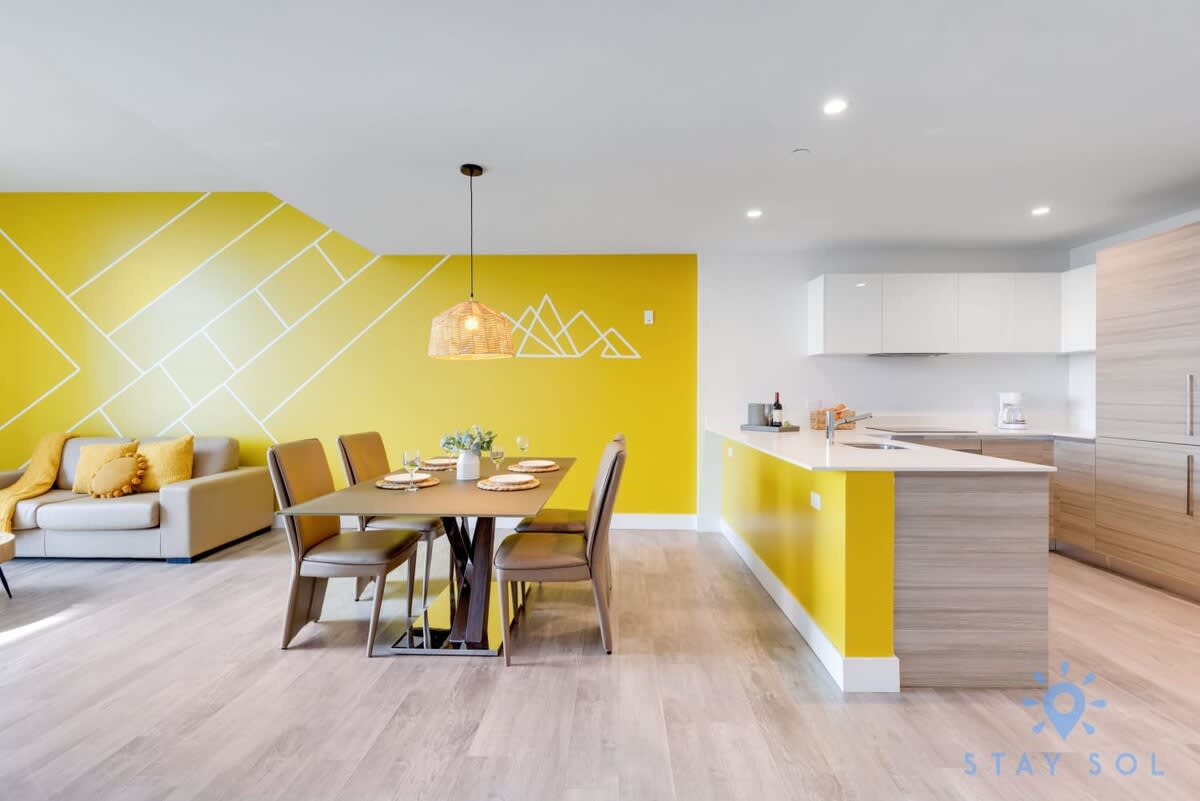 Lovely Apt for 6 | Hollywood Beach Broad–walk