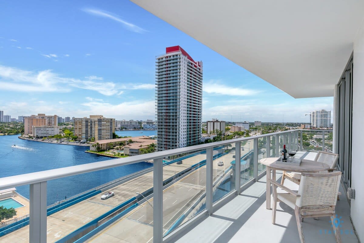 222 Enjoy 360° Views+ Near Beach+ Pool