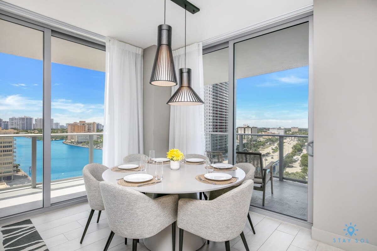 222 Enjoy 360° Views+ Near Beach+ Pool