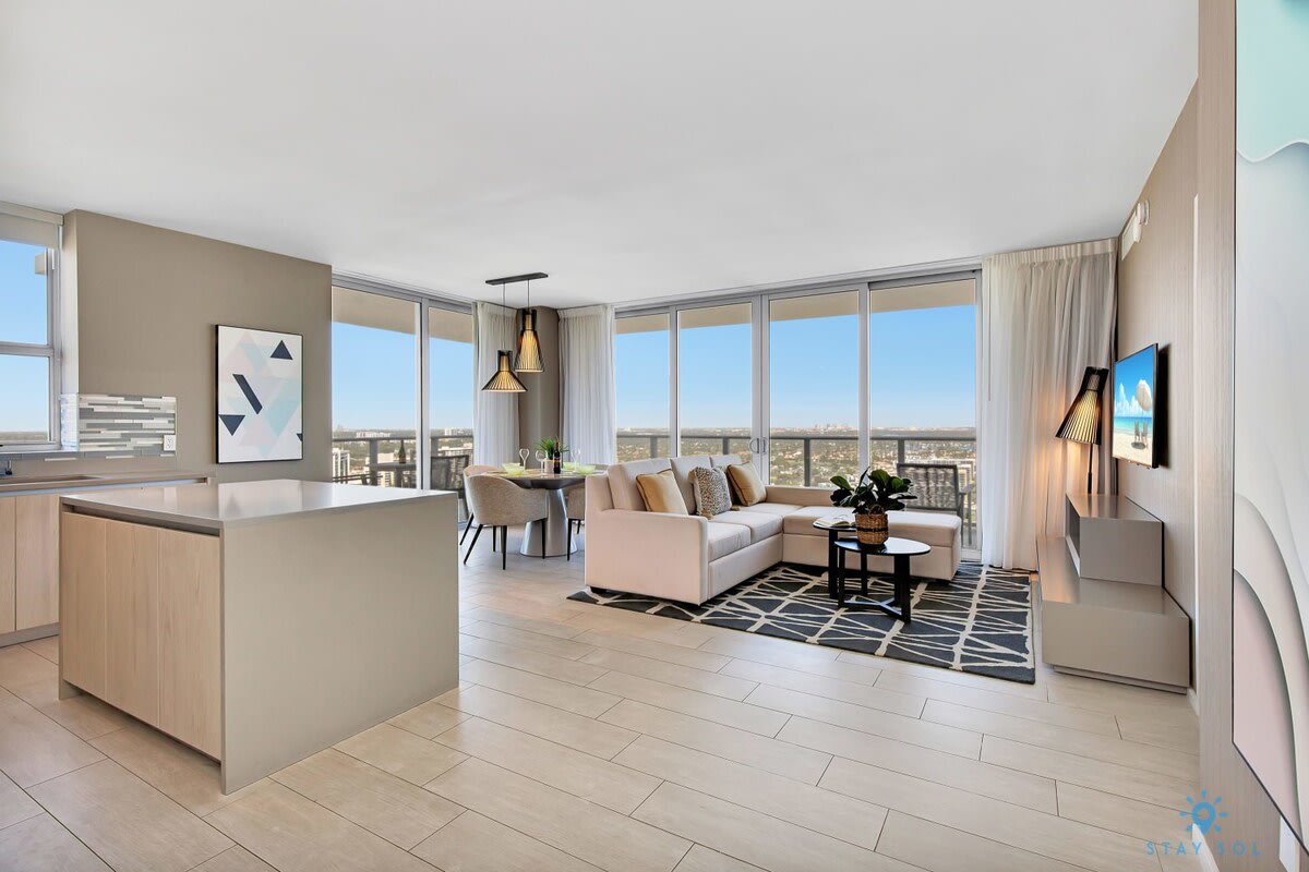 A High Floor with Stunning View |Pools| Near Beach
