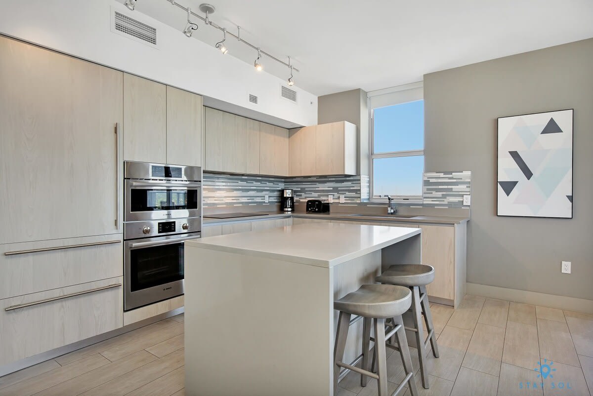 A High Floor with Stunning View |Pools| Near Beach