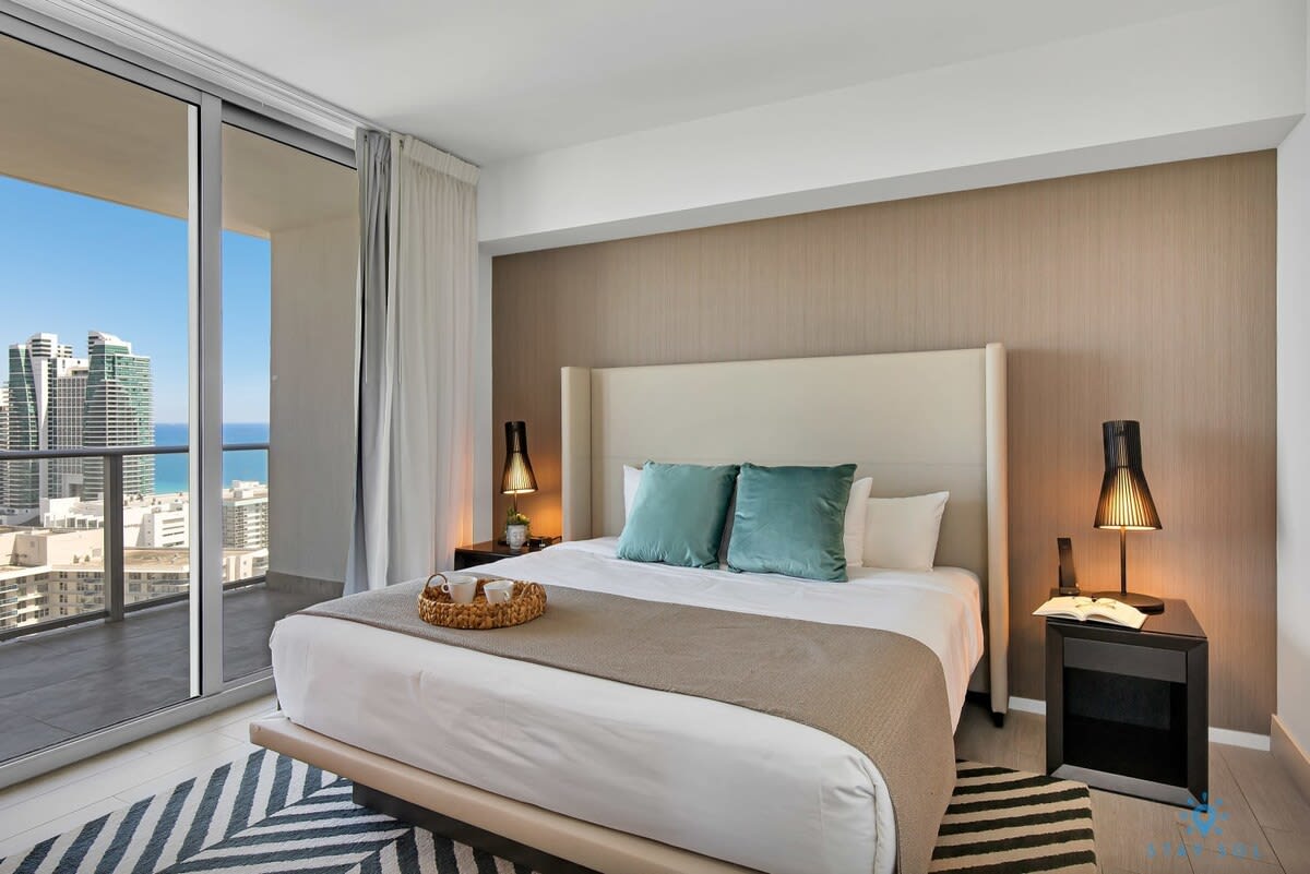 A High Floor with Stunning View |Pools| Near Beach