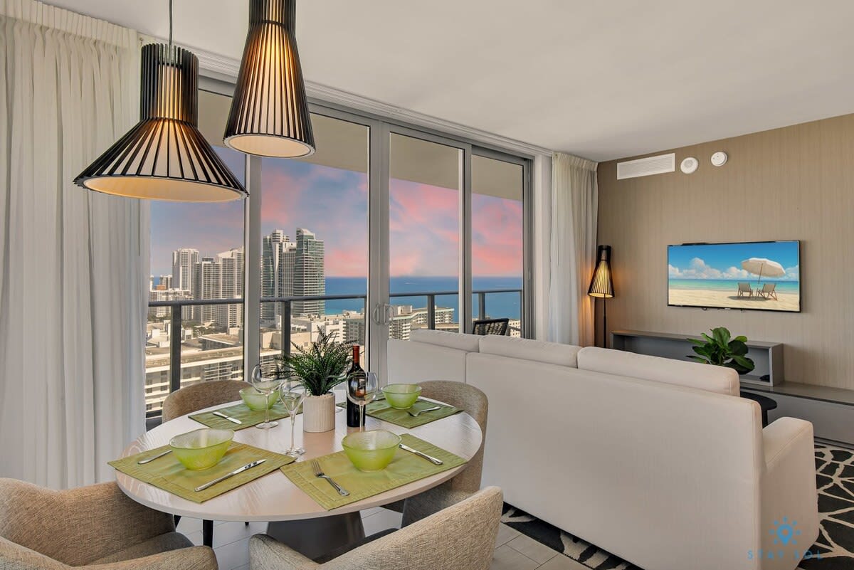 A High Floor with Stunning View |Pools| Near Beach