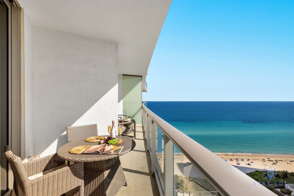 Ocean View Balcony| Beachfront Resort| Pools+ Gym