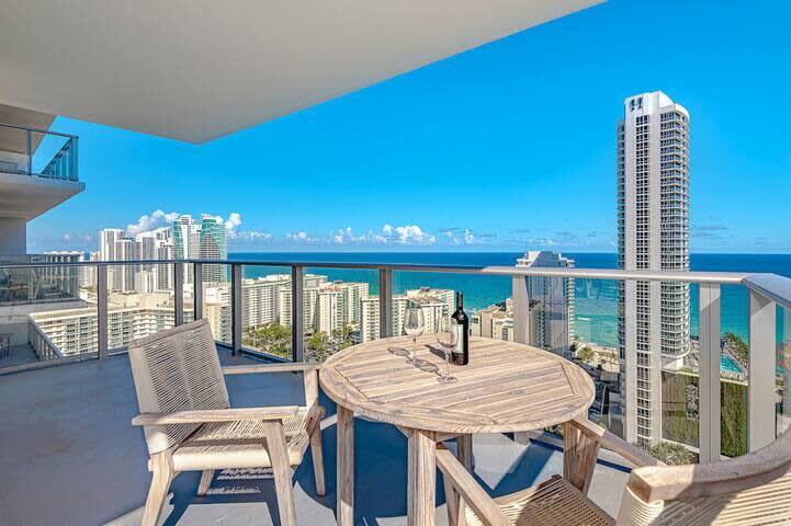 Wrap Around Balcony: 2Br-Amazing Views+ Pools - Photo 1