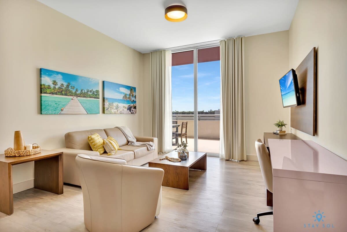 Hollywood Broad–walk| Amazing Pool+ Hot Tub