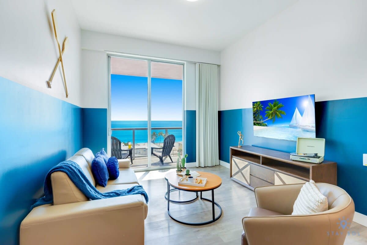 Stunning Beach View | Rooftop Pool+ Gym