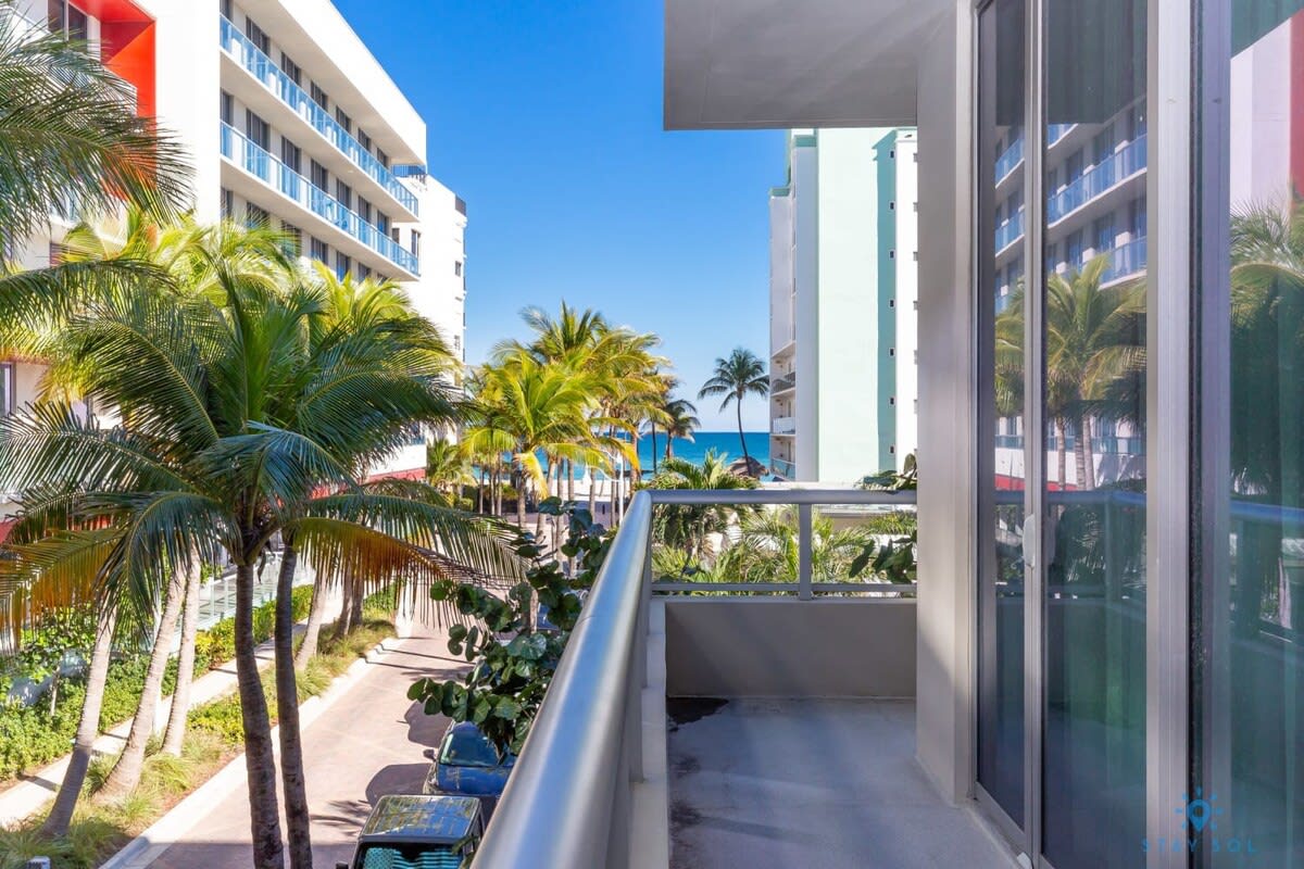 Rooftop Pool+ Hot Tub+Gym|Near Beach