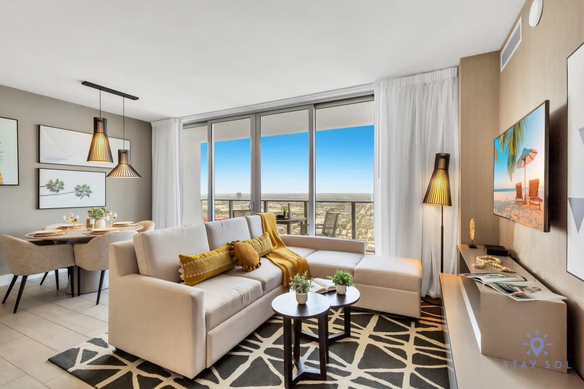 Luxury Bay View Condo| Complementary Parking