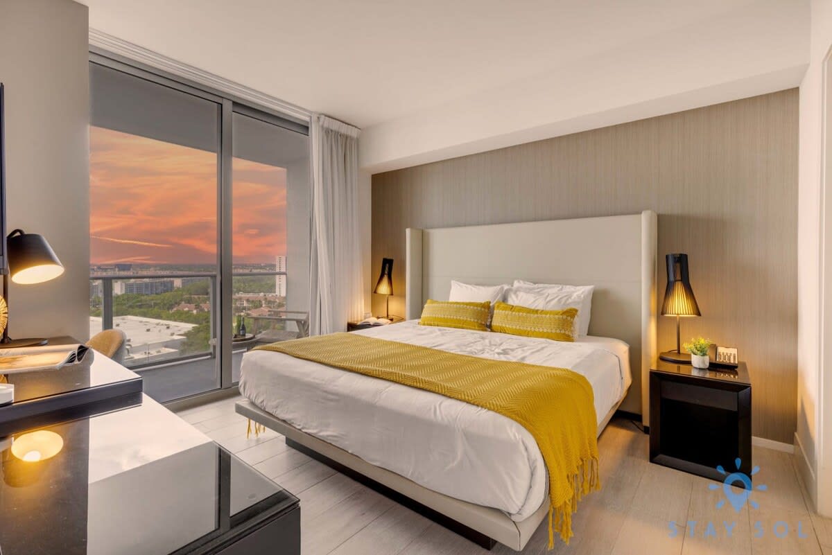 Luxury 1Br-Front Intracoastal View Balcony+ Pools