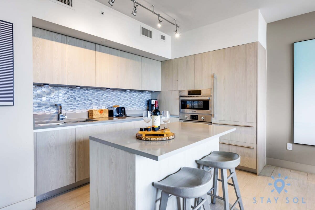 Luxury 1Br-Front Intracoastal View Balcony+ Pools