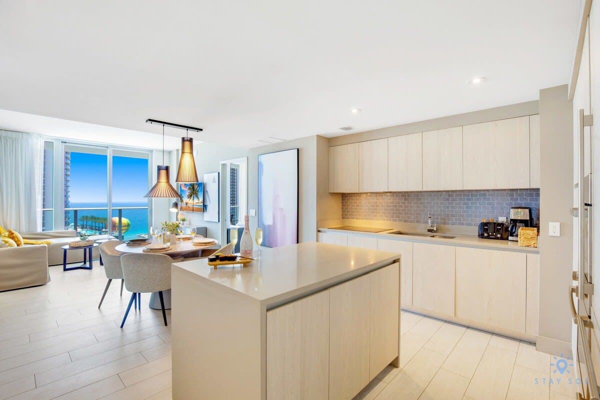 Oceanfront Oasis: Luxury, Sunrise Views, Resort