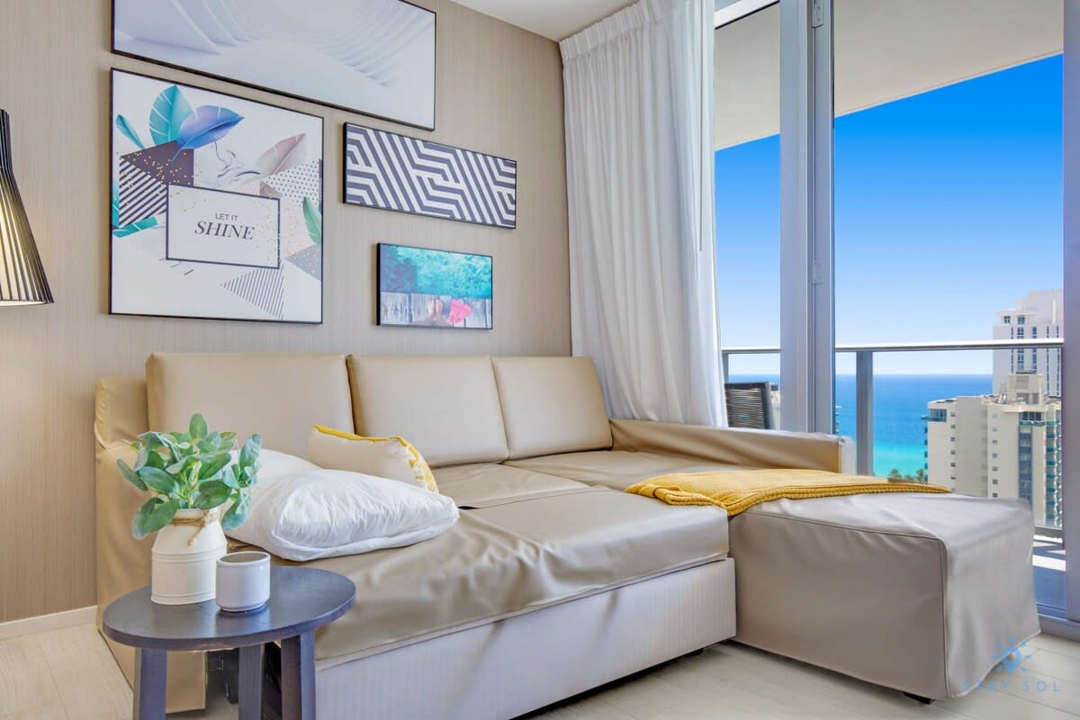 Oceanfront Oasis: Luxury, Sunrise Views, Resort