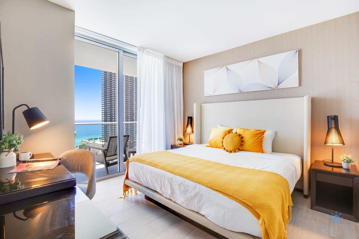 Oceanfront Oasis: Luxury, Sunrise Views, Resort