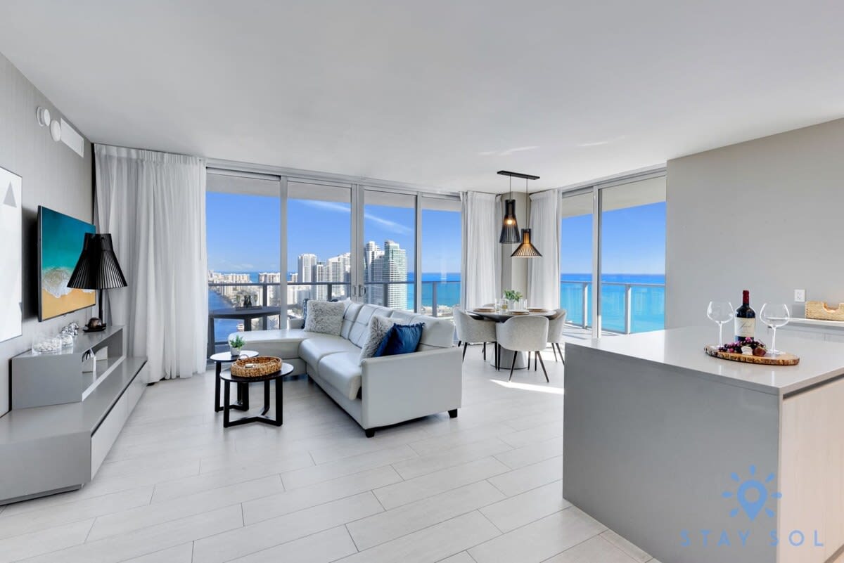 Luxury 2Br Front Ocean| Bay View| Amazing Pools - Photo 1