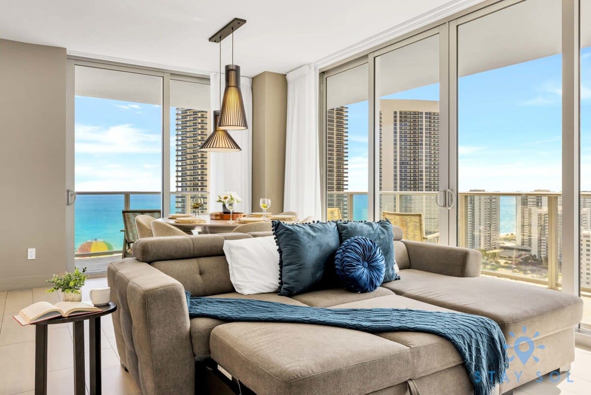 Wrap Around Balcony| Stunning Views |Amazing Pools