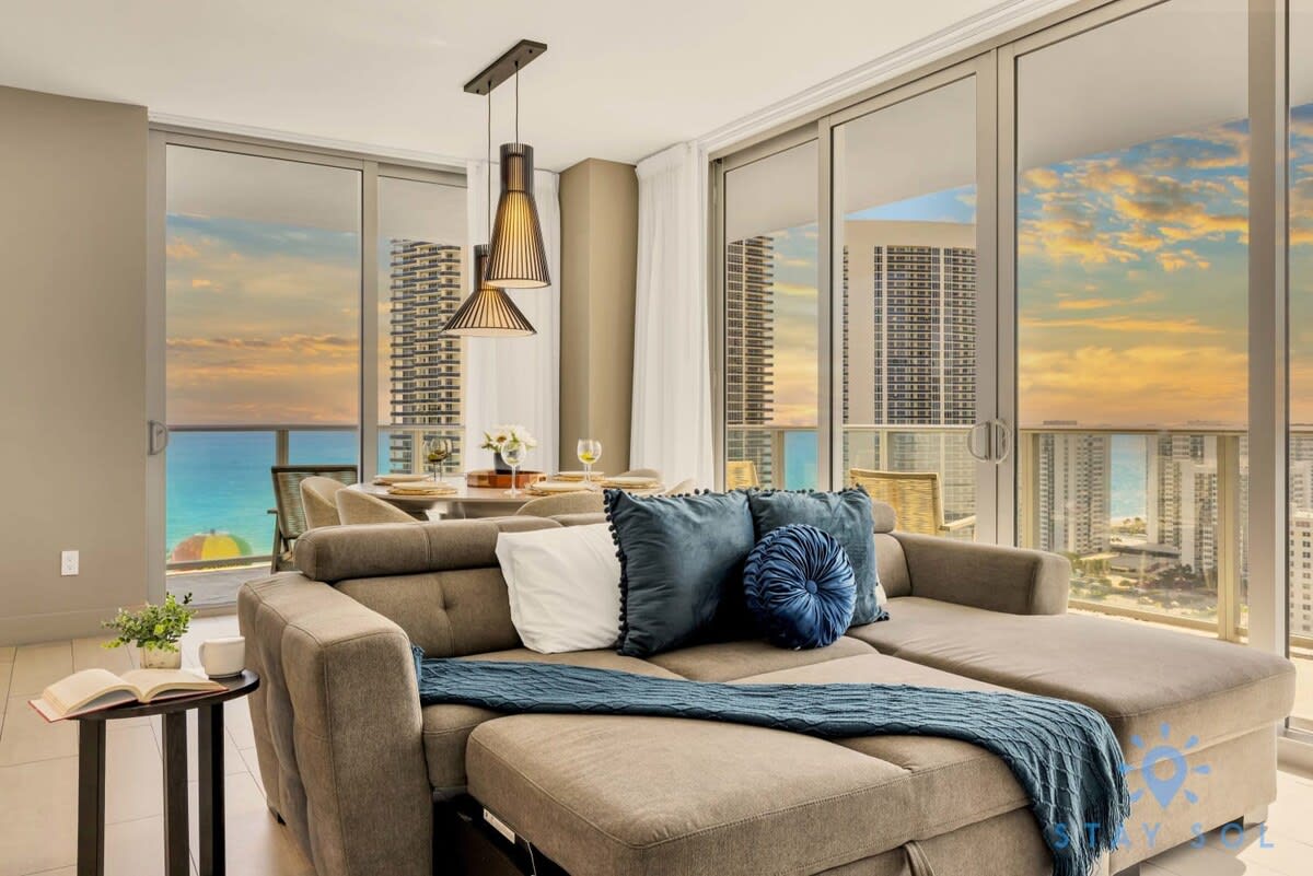 Wrap Around Balcony| Awesome Views |Amazing Pools