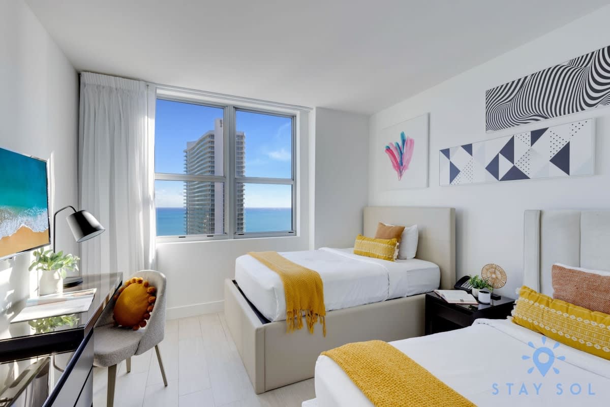 Luxury 2BR Apt w/Bay View And Amazing Pools
