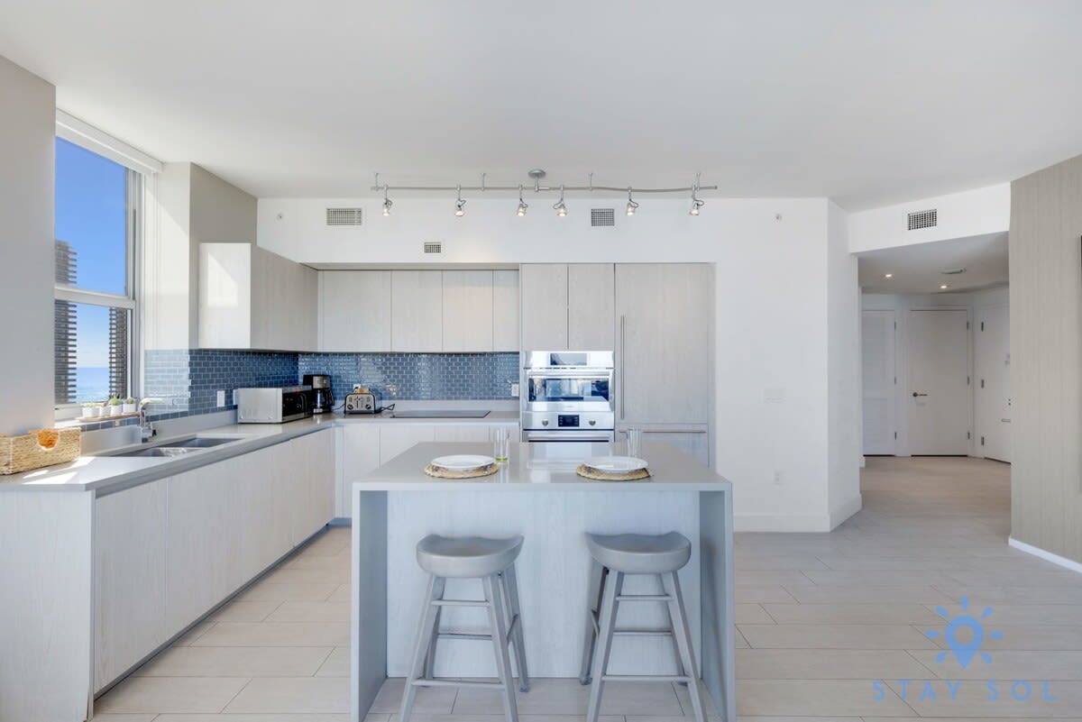 Luxury 2Br| Front Ocean| Bay View| Amazing Pools