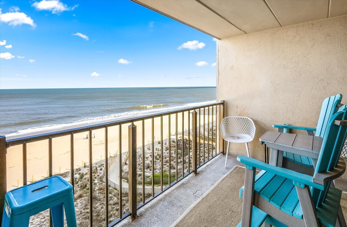 Prime Floor Two Bedroom Oceanfront Condo with Pool | Photo 3