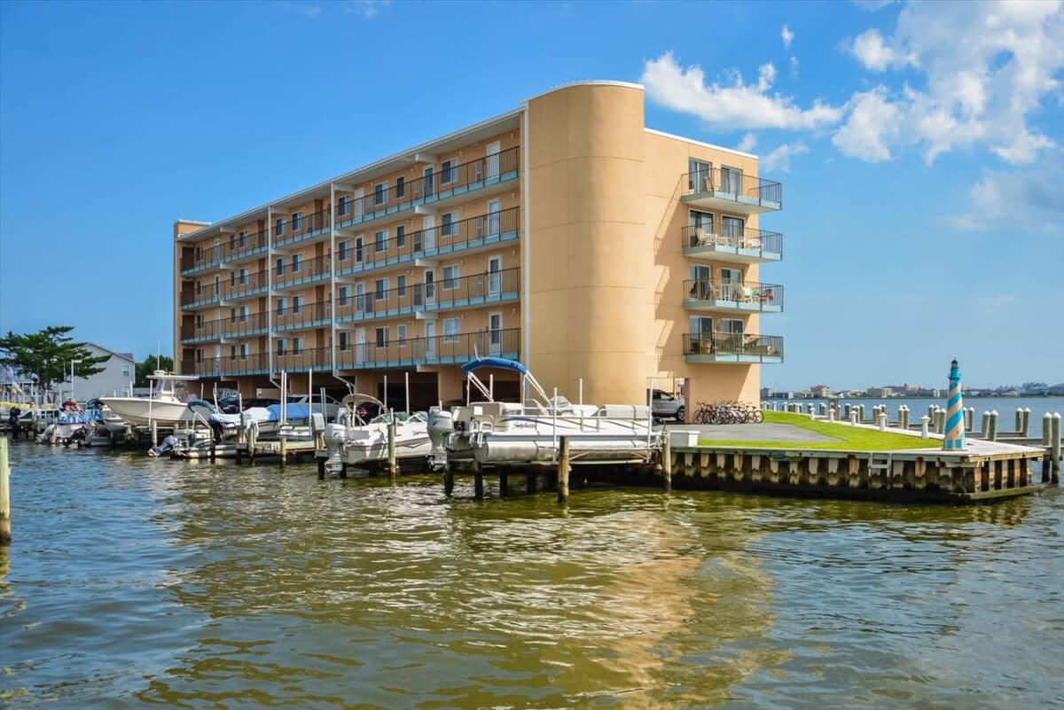 Direct Bayfront Condo with Pool and Great Sunsets
