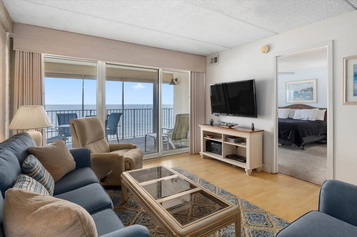 Two Bedroom Oceanfront Condo with Pool and Fitness
