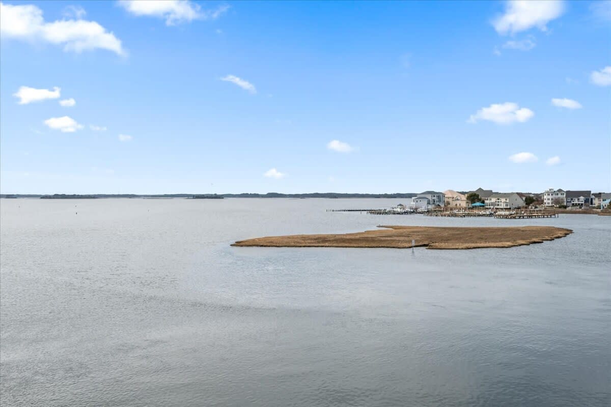 Large Waterfront Townhome with Awesome Views | Photo 3