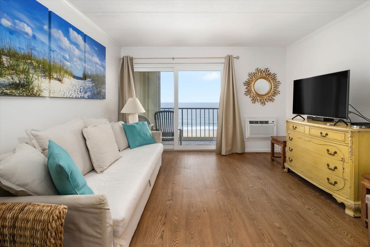 Oceanfront Condo with Great Ocean and Beach Views