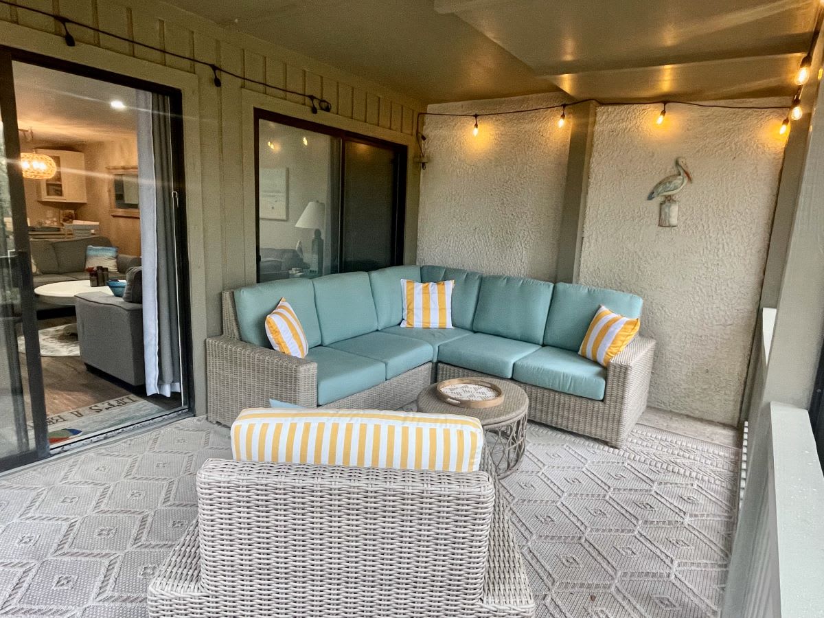 Shipyard Villa Near Beach Screened In Patio