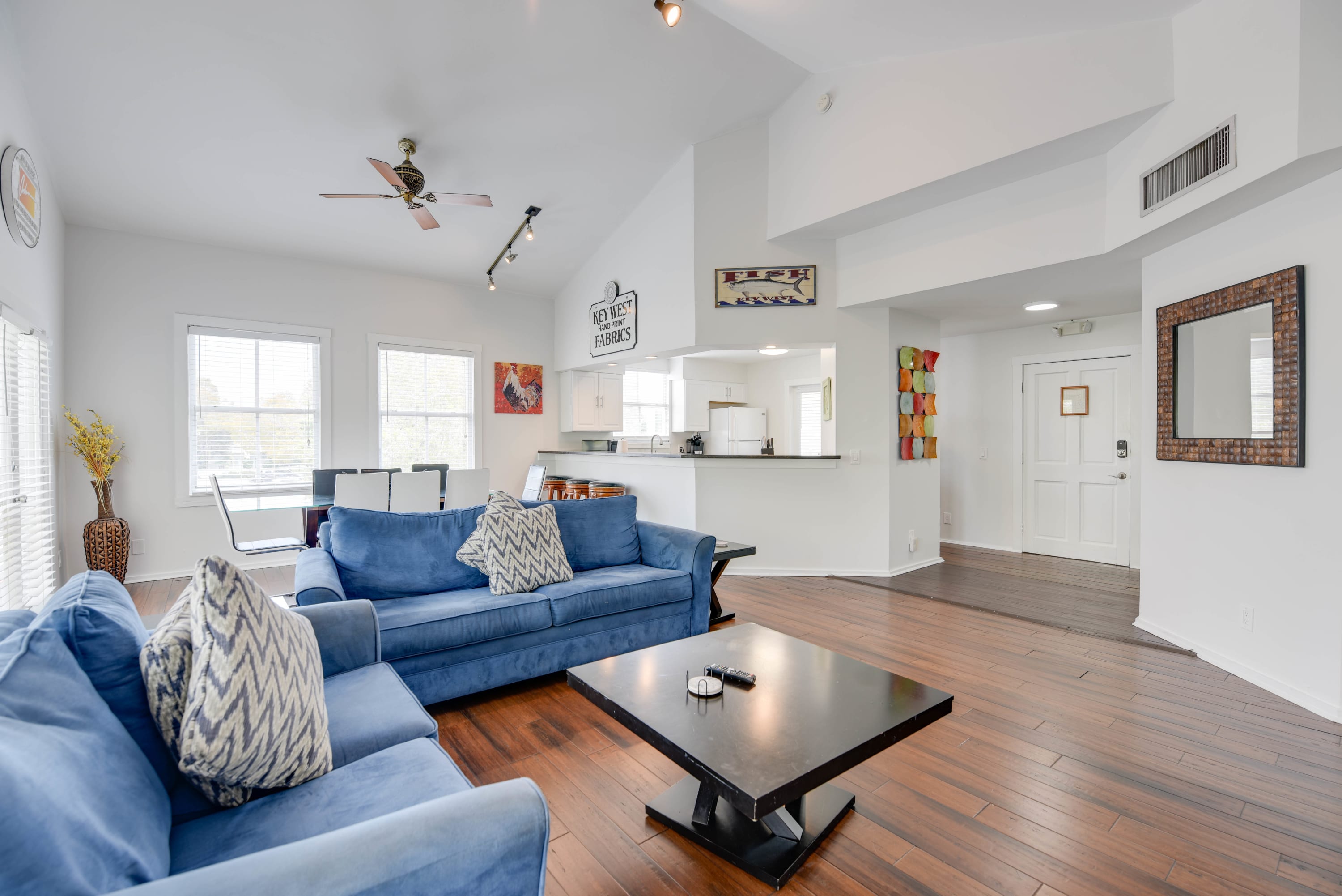 Parking & Shared Pool - Casa Key West